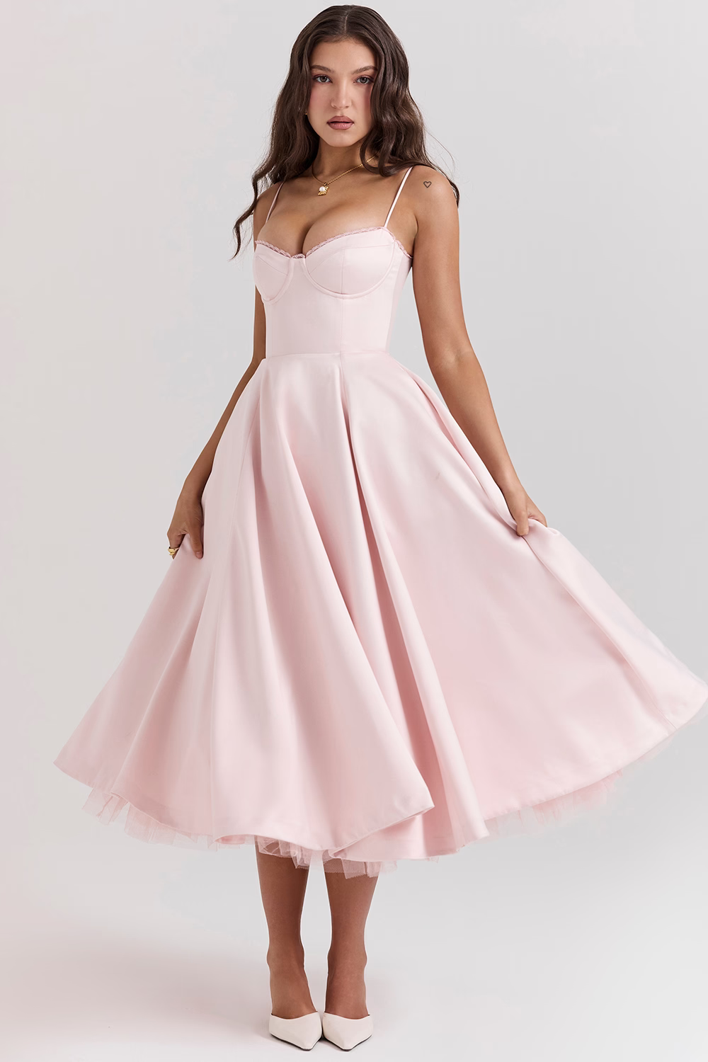 Flowing Midi Dress with a Close-Fitted Silhouette