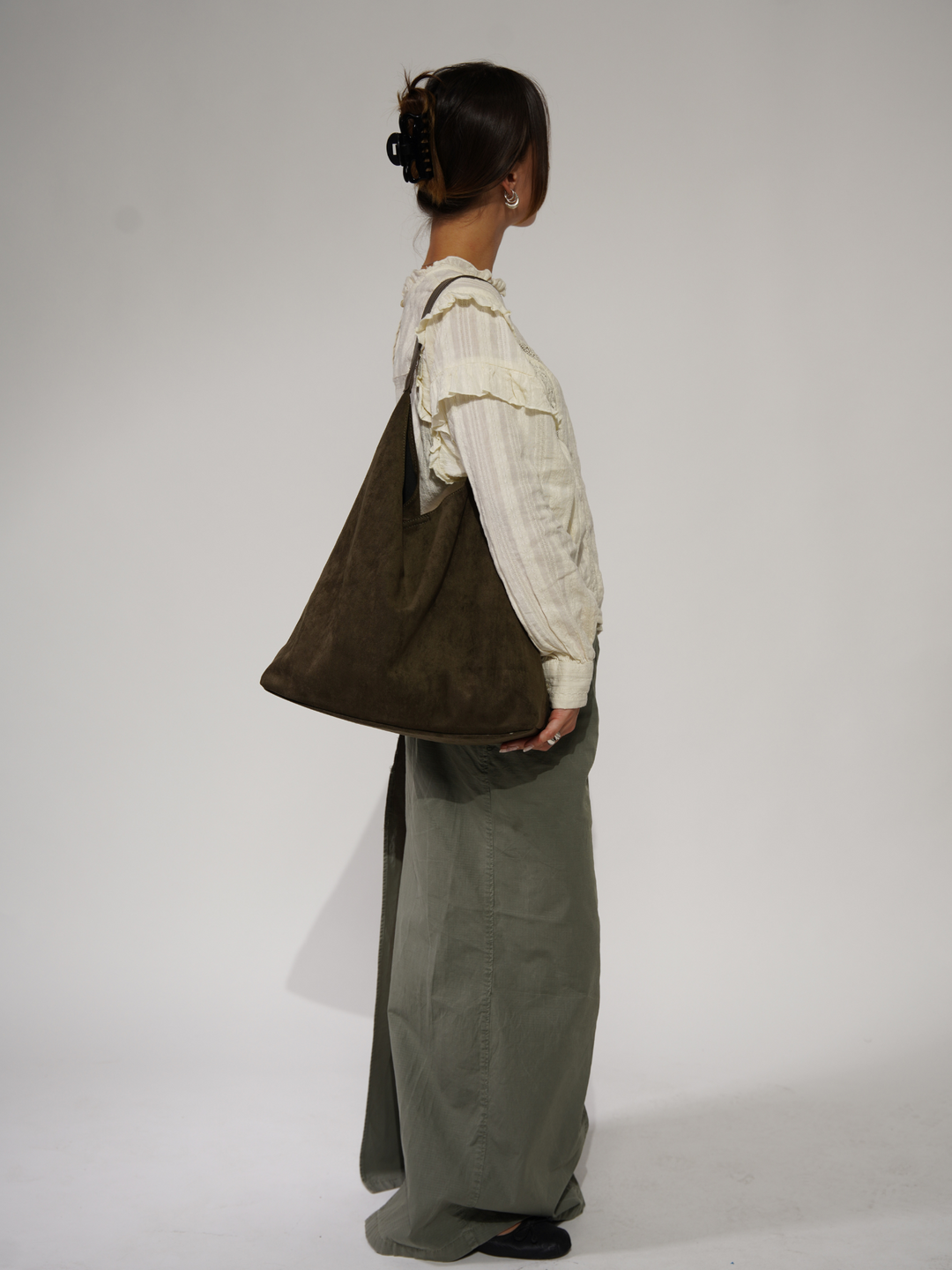 Structured Suede Tote – Spacious Everyday Handbag
