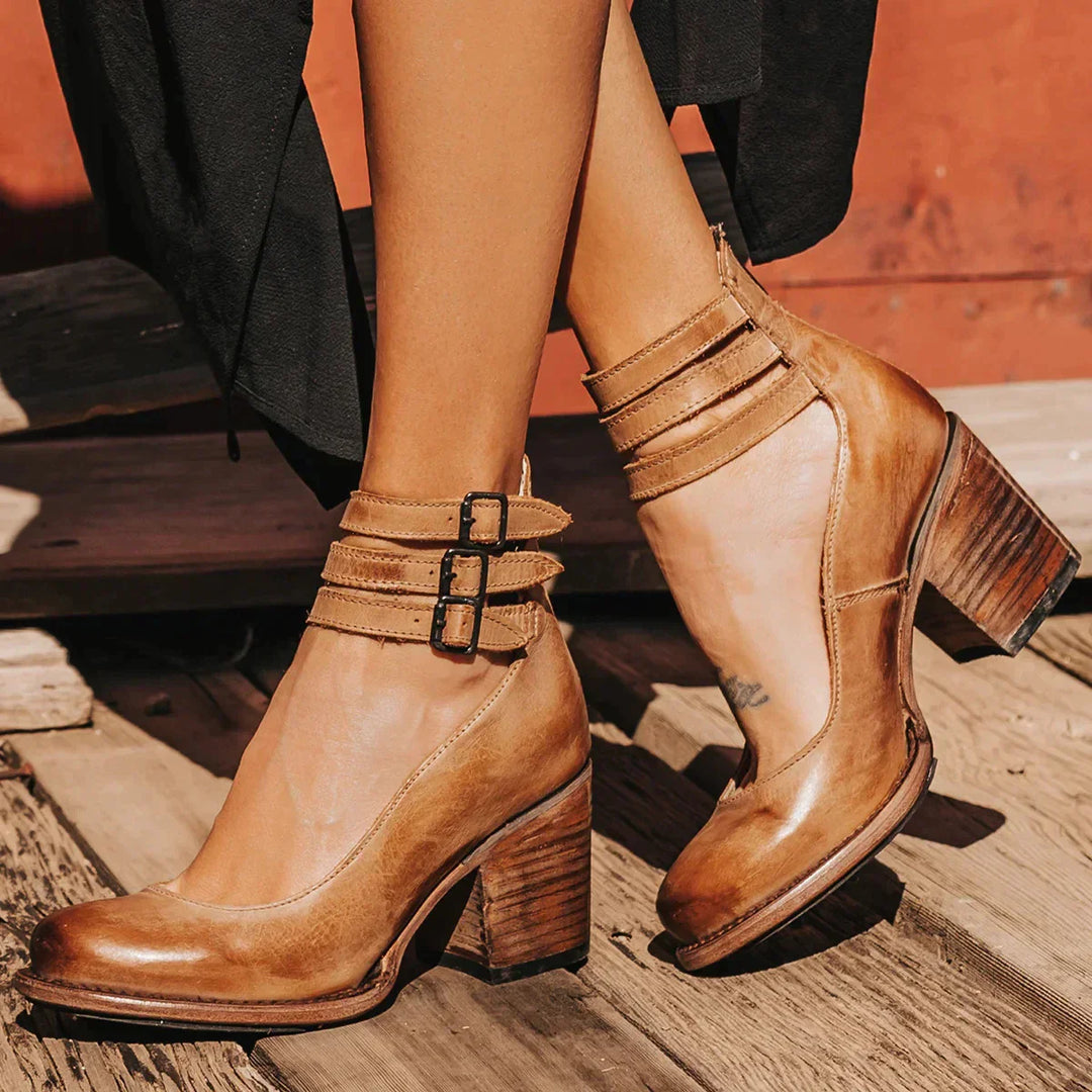 Vintage-Inspired Heeled Shoes with a Retro Silhouette