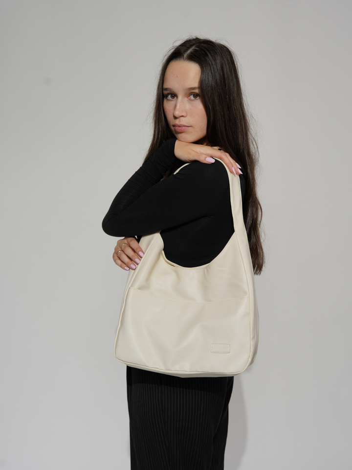 Rebecca BB Bag with Zip Closure in Round Silhouette