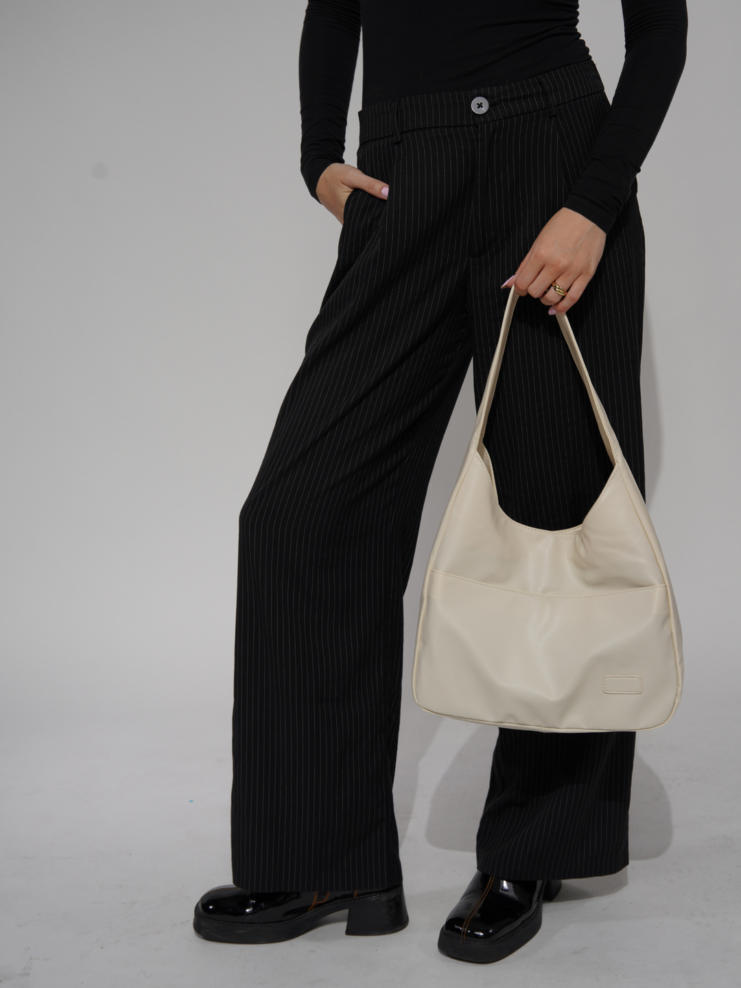 Rebecca BB Bag with Zip Closure in Round Silhouette