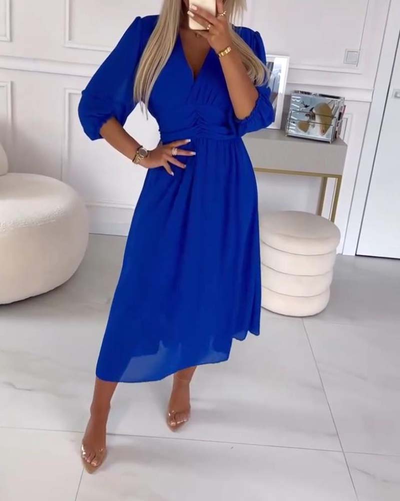 Solid Colour Midi Dress with Heart-Shaped Neckline