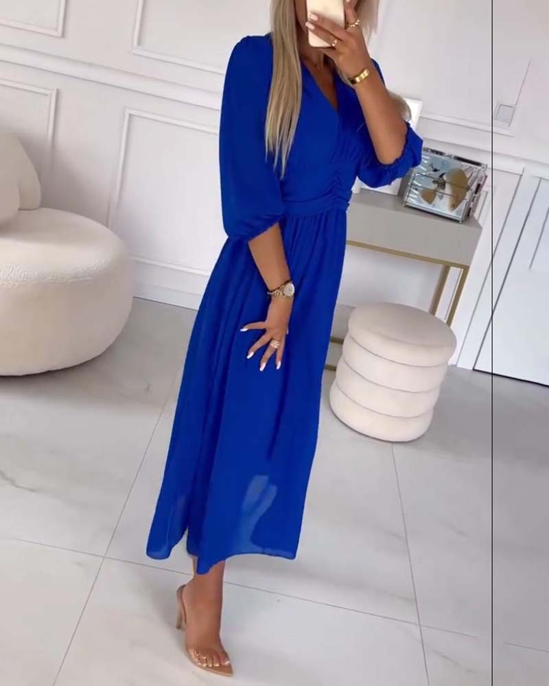 Solid Colour Midi Dress with Heart-Shaped Neckline