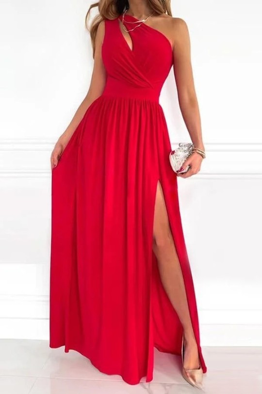 One-Shoulder Evening Dress with a Clean Floor Sweep
