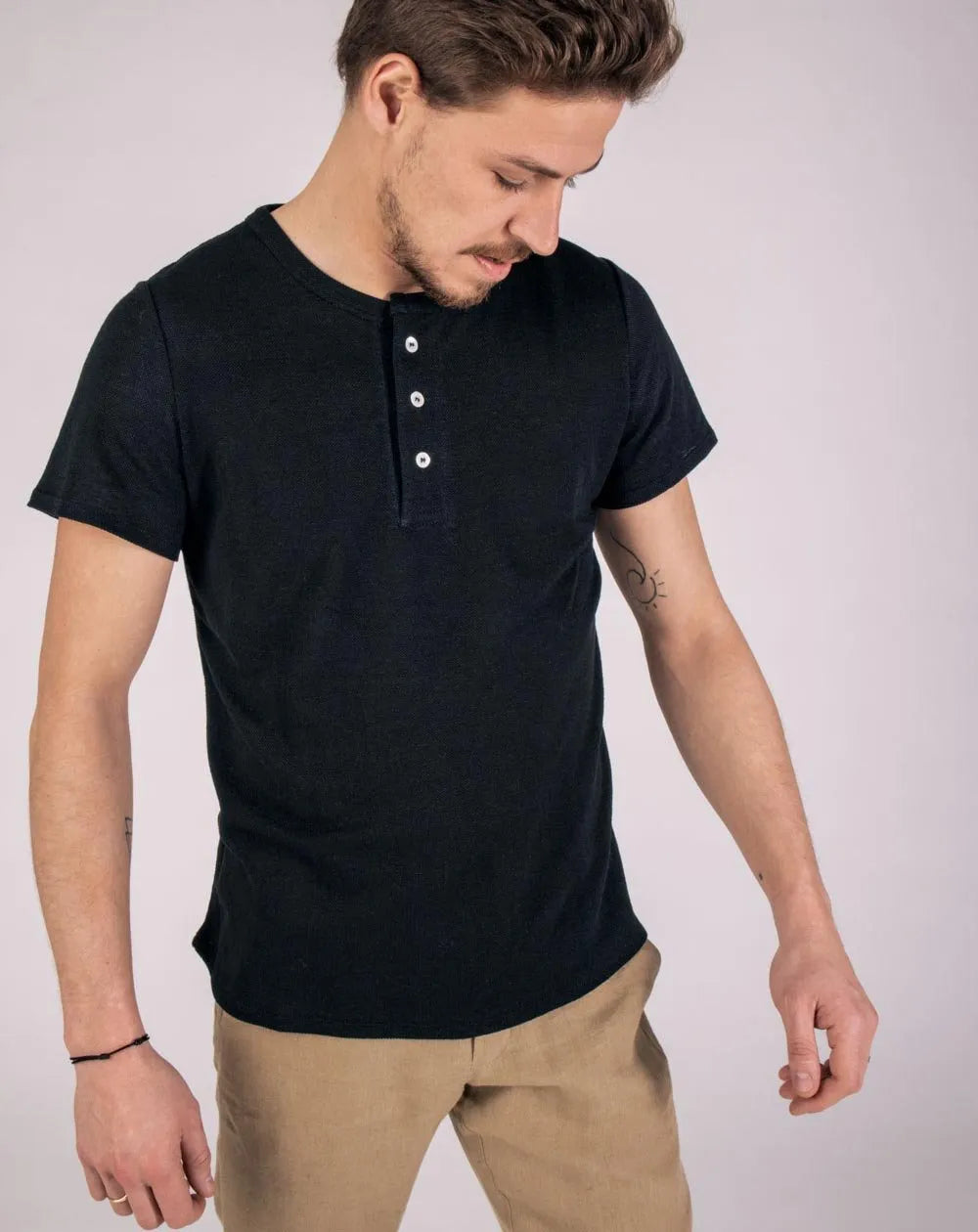 Zorrie Black Pure Linen Polo — Pearlescent Buttons for Men