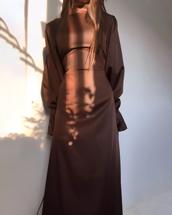 Flowing Maxi Dress with Elegant Neckline for Women