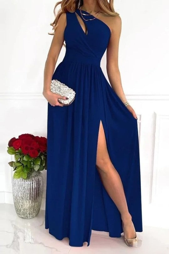 One-Shoulder Evening Dress with a Clean Floor Sweep