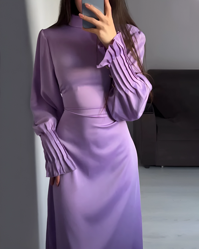 Flowing Maxi Dress with Elegant Neckline for Women