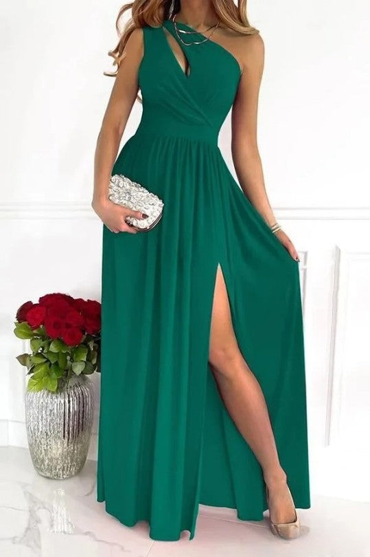 One-Shoulder Evening Dress with a Clean Floor Sweep