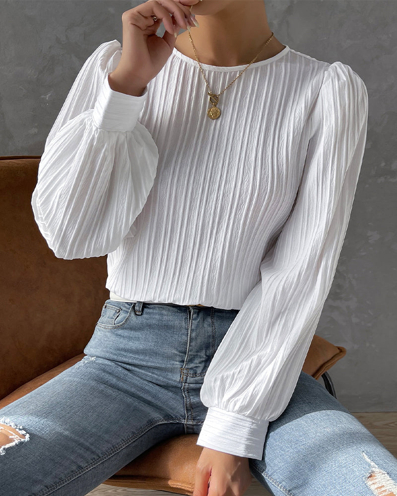 Round Neck Top in a Clean, Versatile Cut