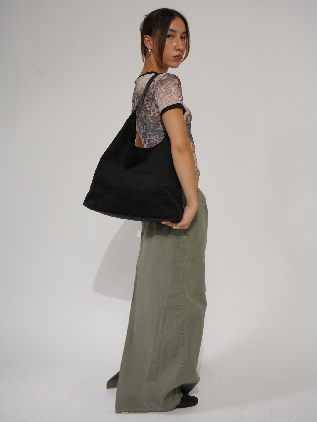 Structured Suede Tote – Spacious Everyday Handbag