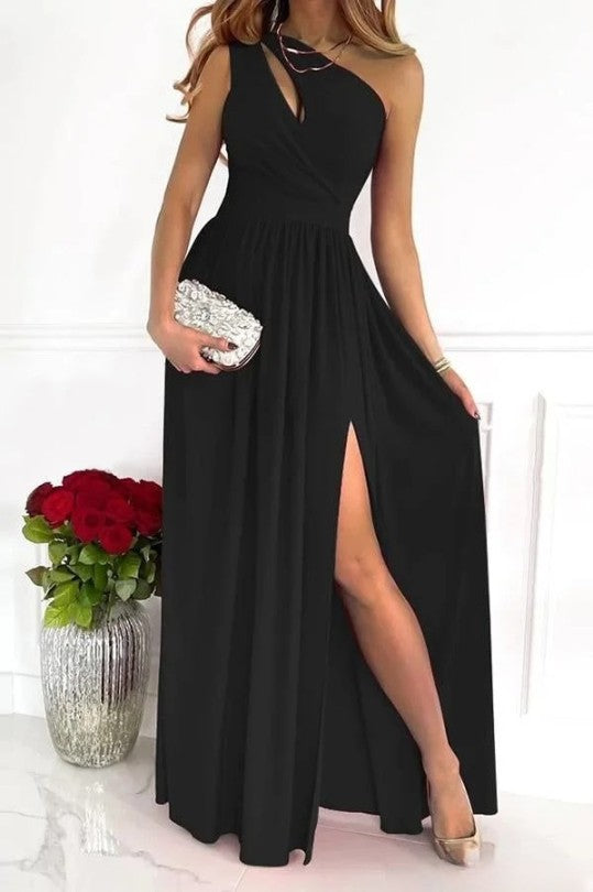 One-Shoulder Evening Dress with a Clean Floor Sweep