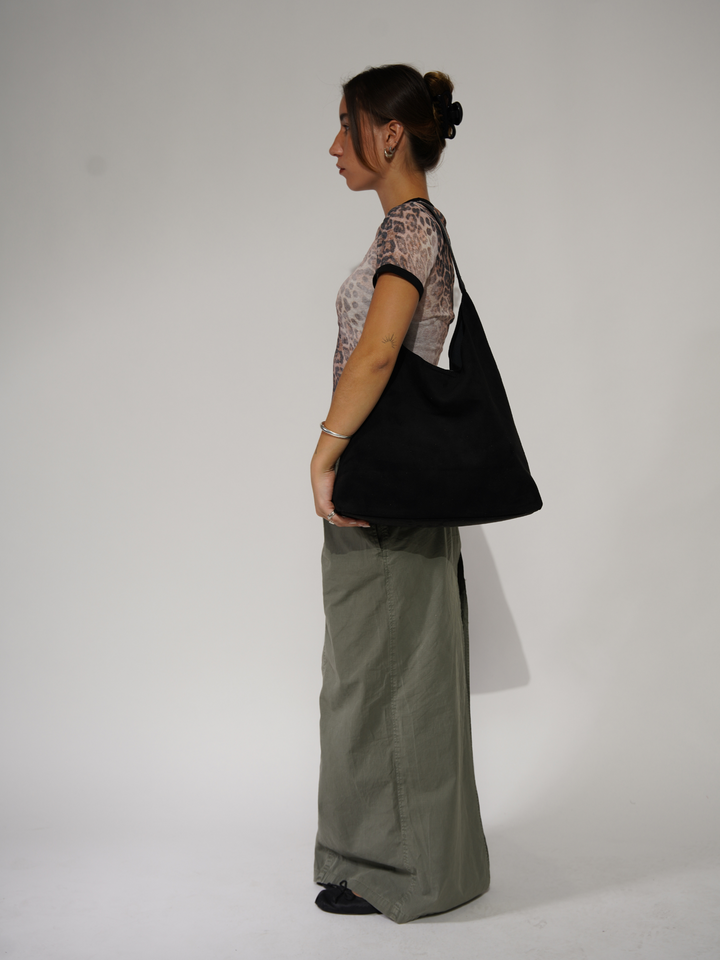 Structured Suede Tote – Spacious Everyday Handbag