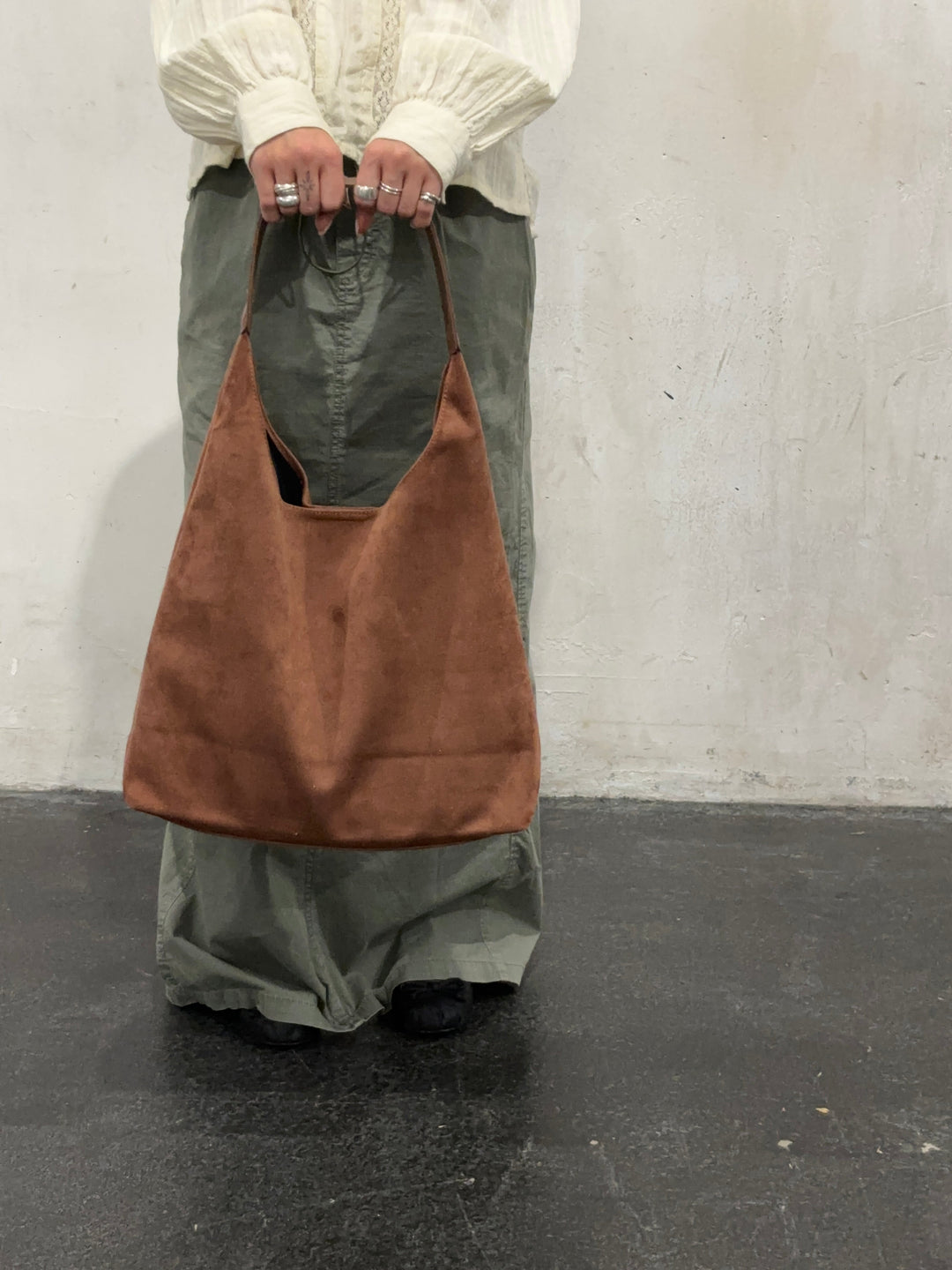 Structured Suede Tote – Spacious Everyday Handbag