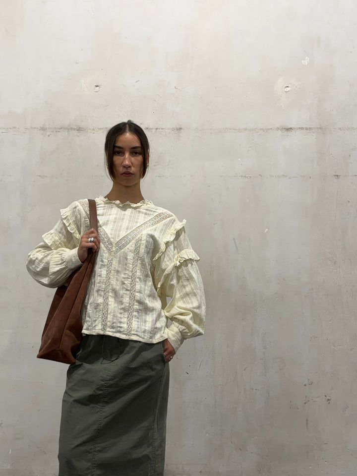 Structured Suede Tote – Spacious Everyday Handbag