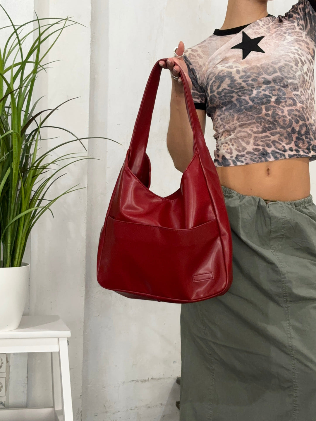 Rebecca BB Bag with Zip Closure in Round Silhouette