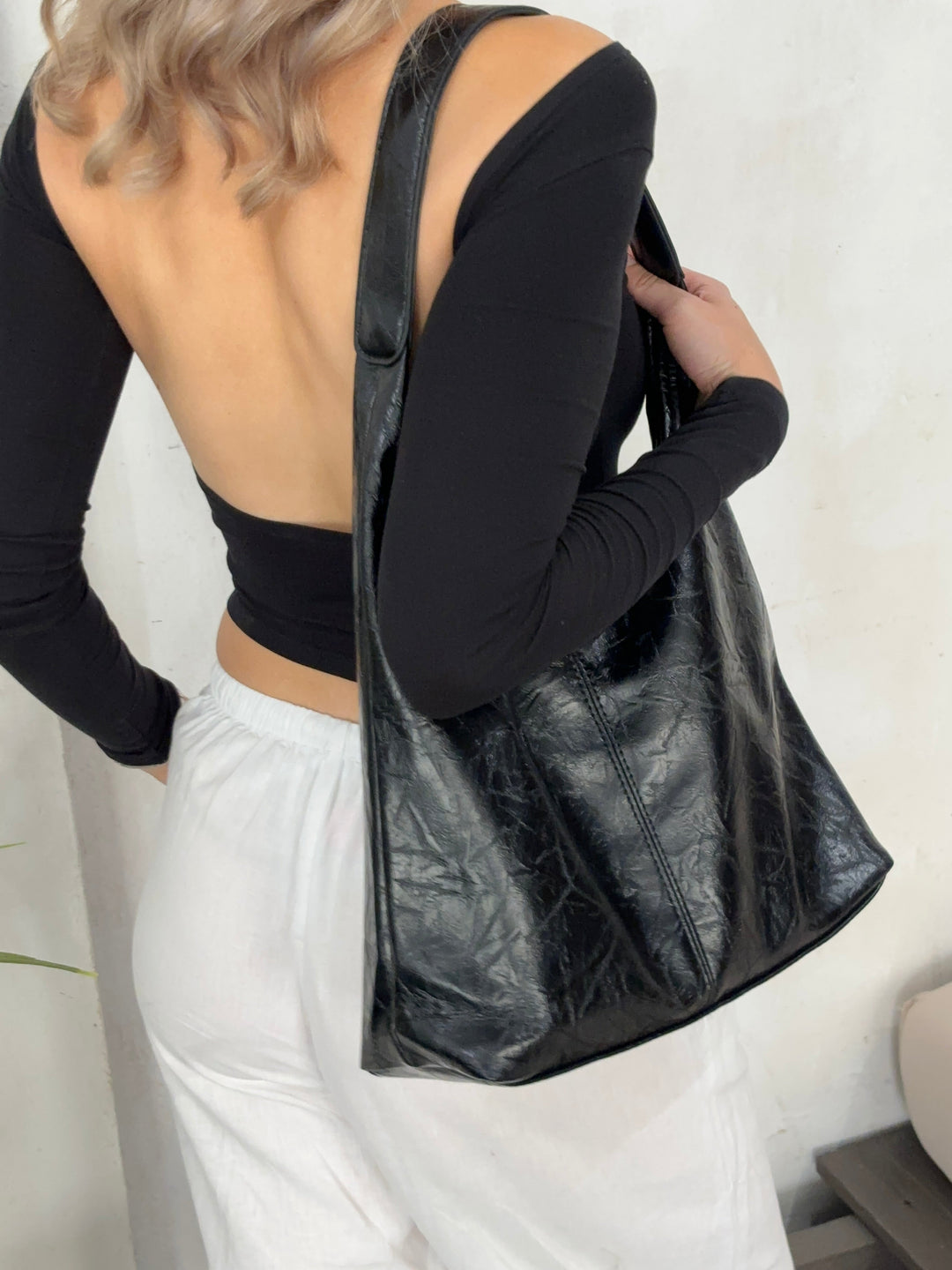 Worn-in Distressed Leather Tote Bag for Women
