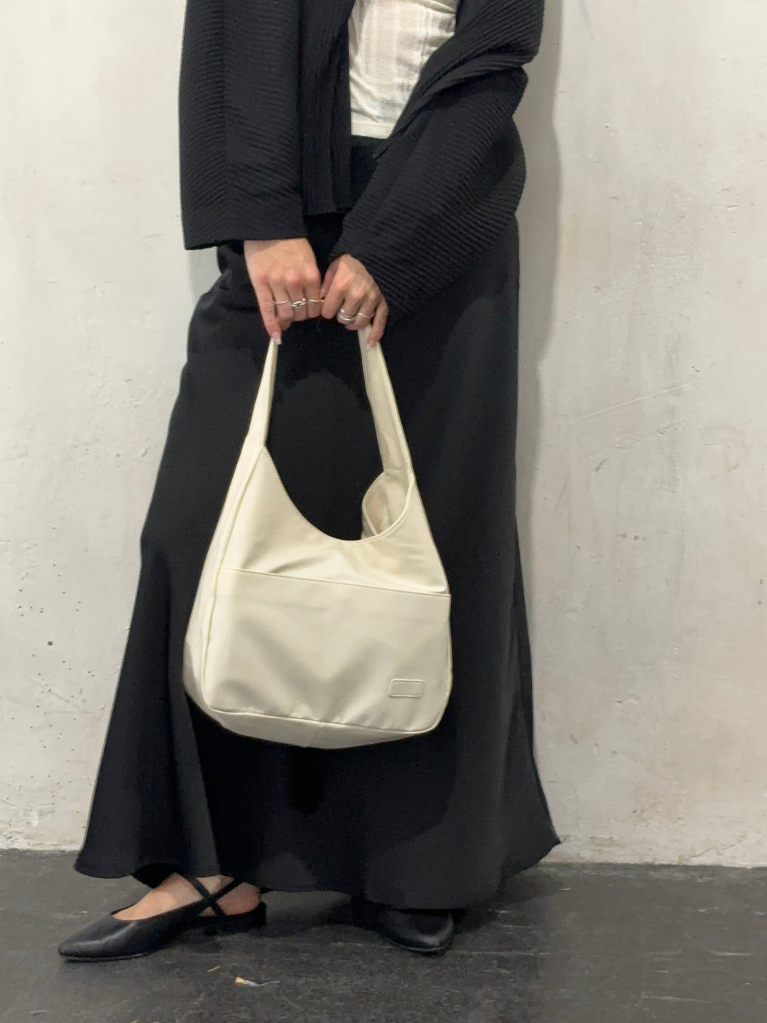Rebecca BB Bag with Zip Closure in Round Silhouette