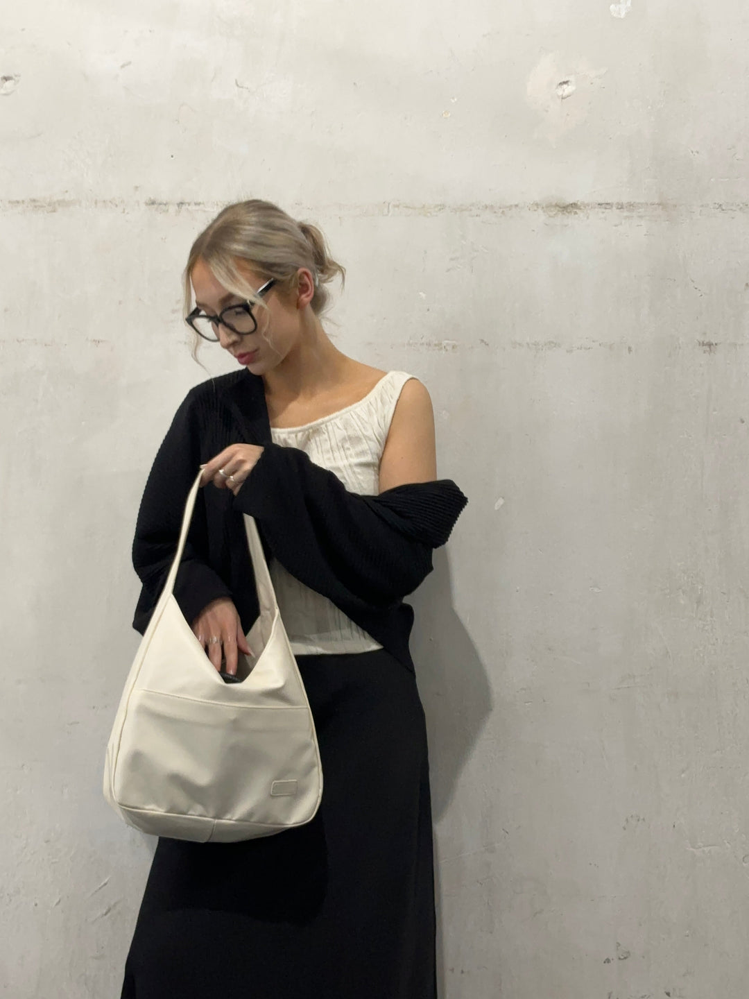 Rebecca BB Bag with Zip Closure in Round Silhouette