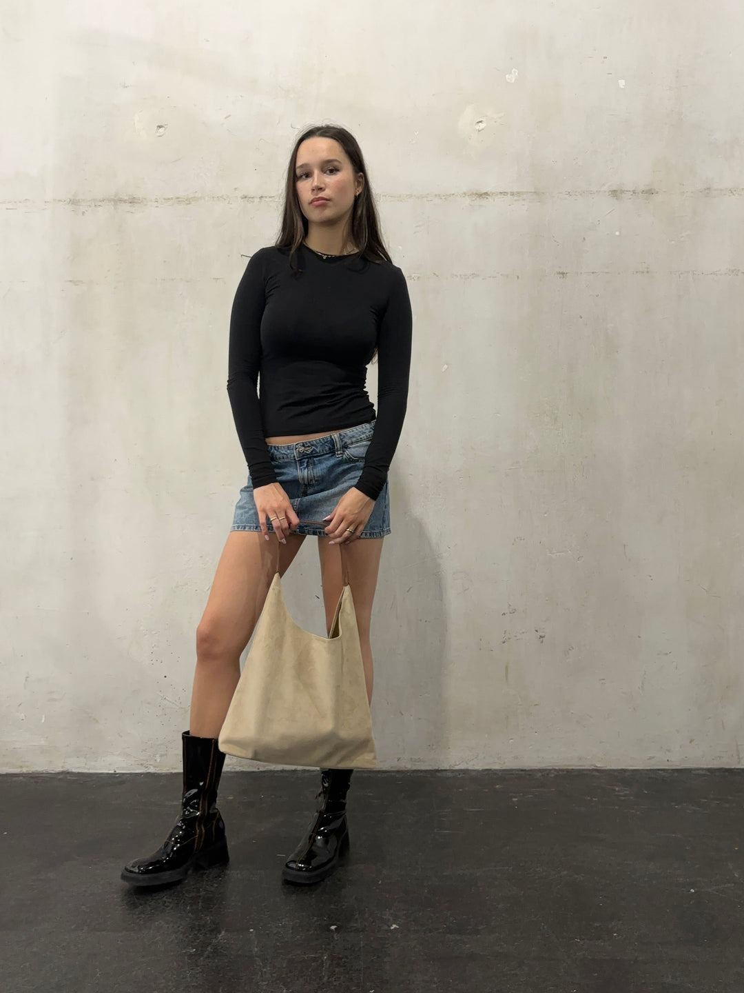 Structured Suede Tote – Spacious Everyday Handbag
