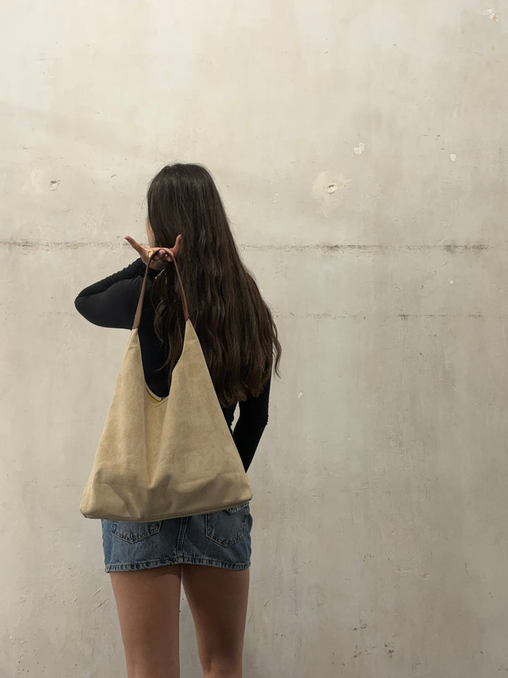 Structured Suede Tote – Spacious Everyday Handbag