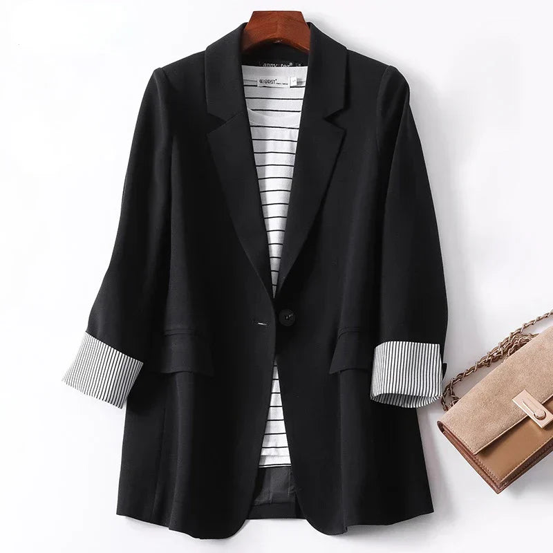 Relaxed Long Sleeve Blazer with a Clean Straight Cut