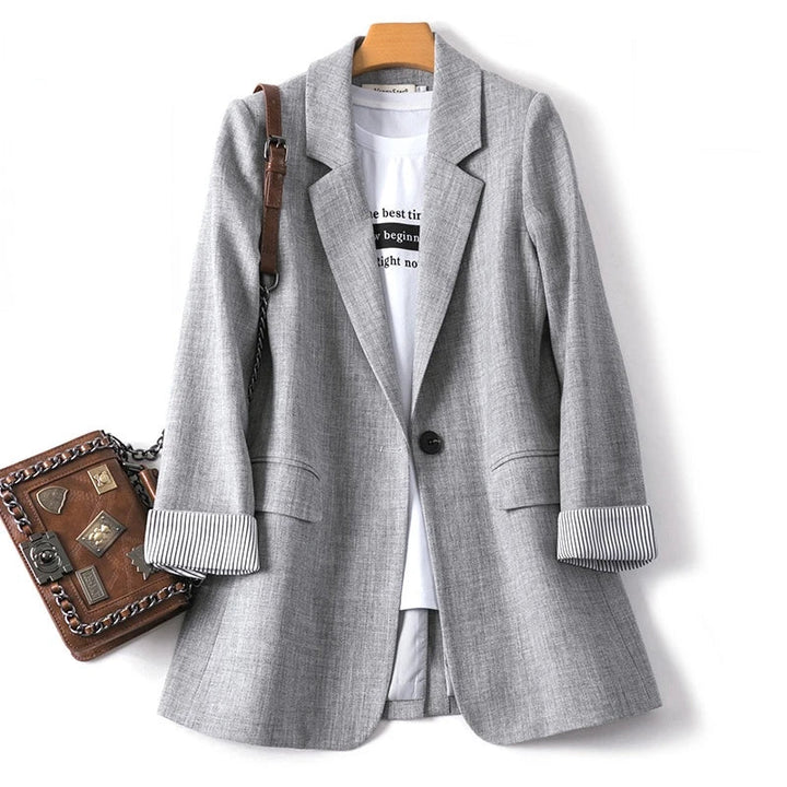 Relaxed Long Sleeve Blazer with a Clean Straight Cut