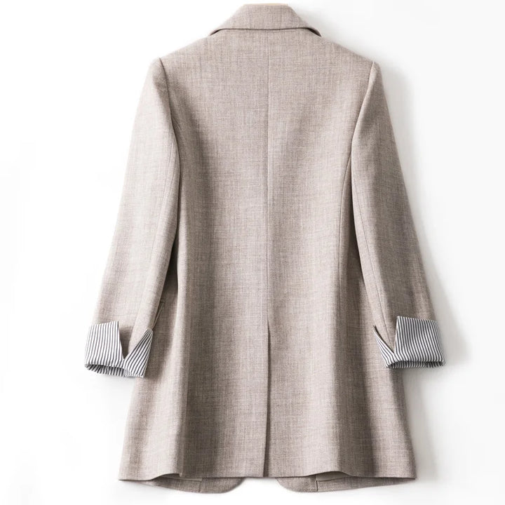 Relaxed Long Sleeve Blazer with a Clean Straight Cut
