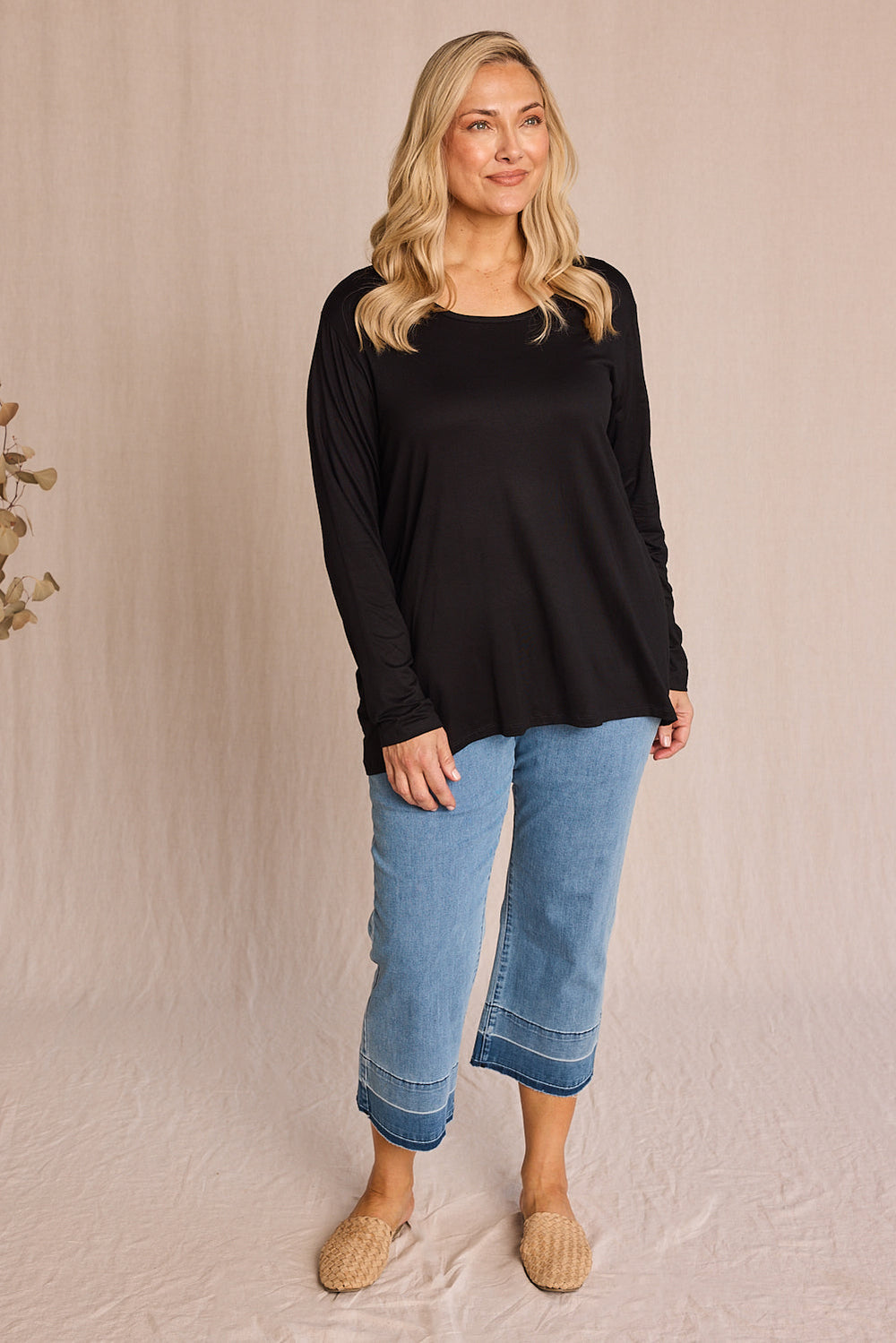 Long Sleeve Swing Tee in Black T-Shirt for Women - gallery