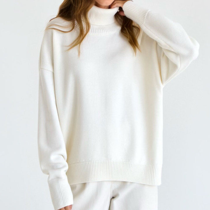 Oversized Turtleneck Jumper in a Relaxed Knitted Style