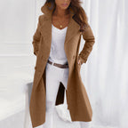 Elegant Wool Coat Featuring a Trendy Folded Collar