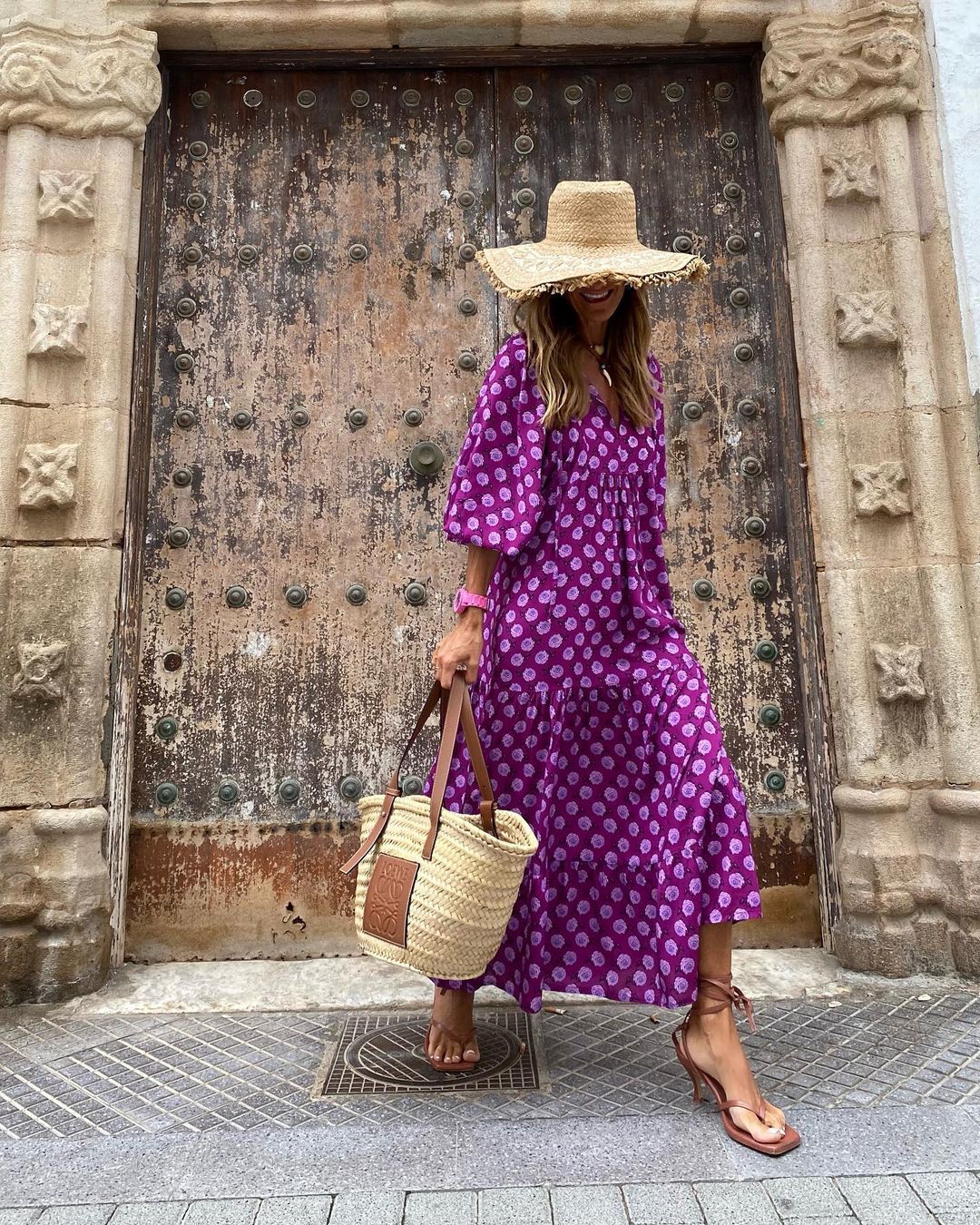 Long V-Neck Summer Dress with a Relaxed Silhouette