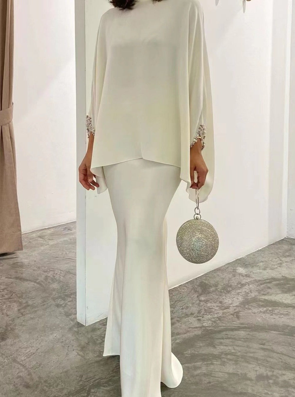 Pearl Print Midi Dress with Feminine Silhouette