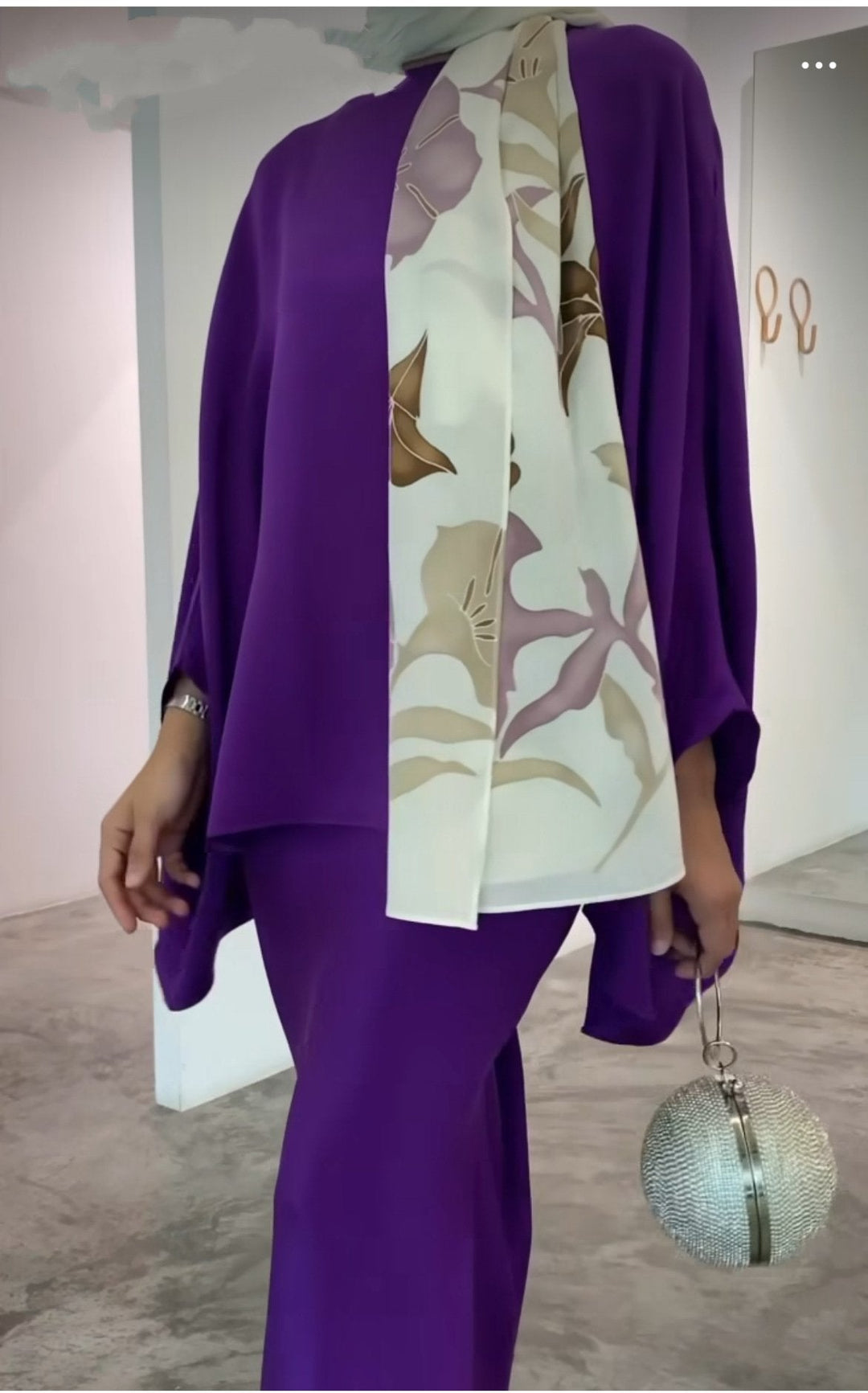 Pearl Print Midi Dress with Feminine Silhouette