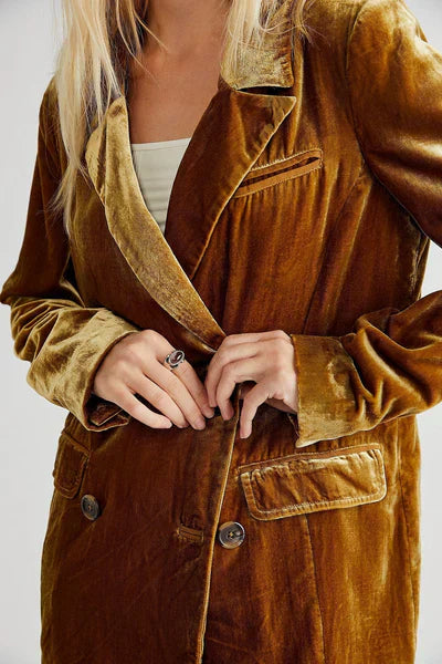 Long-Sleeve Velvet Blazer with Button Fastening