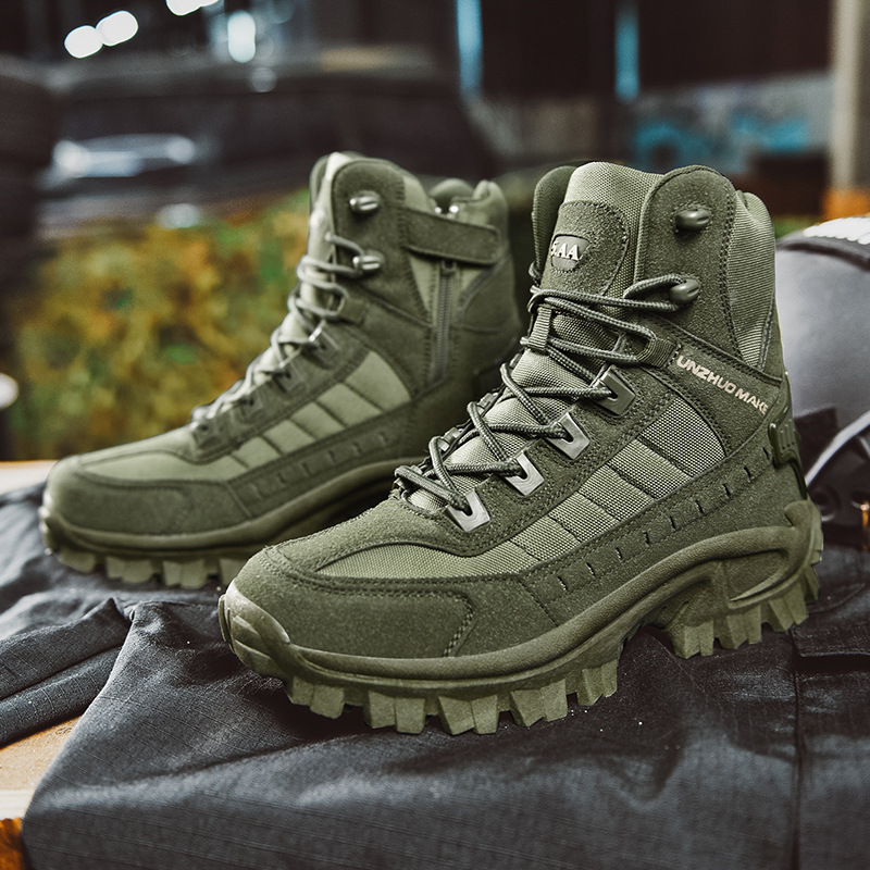 Military-Style Winter Boots with Plush Lining