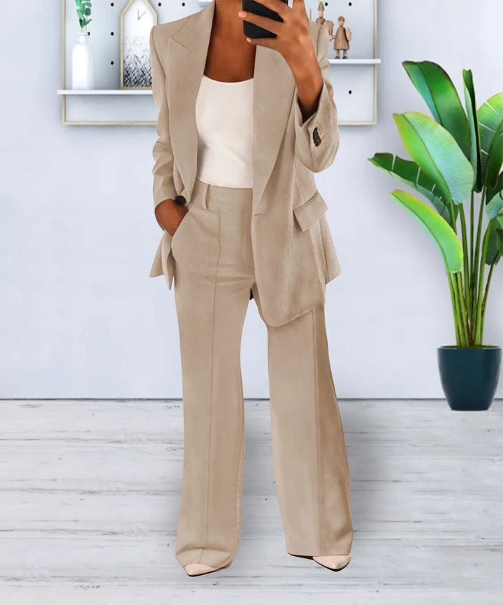 Relaxed-Fit Blazer and Trousers Suit in a Clean Cut